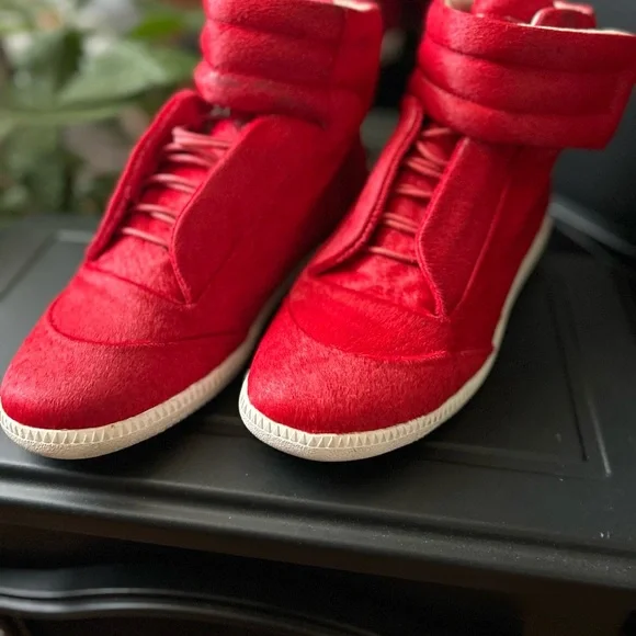 Maison Martin Margiela Red High-Top Sneakers - Picture 3 of 4